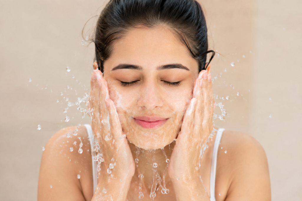 Best Face Washes for Oily & Acne-Prone Skin main Ingredients, Benefits & extra tips